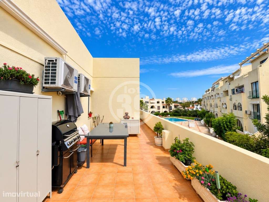 Apartamento renovado com 2 quartos em condomínio fechado | Areias d...-0