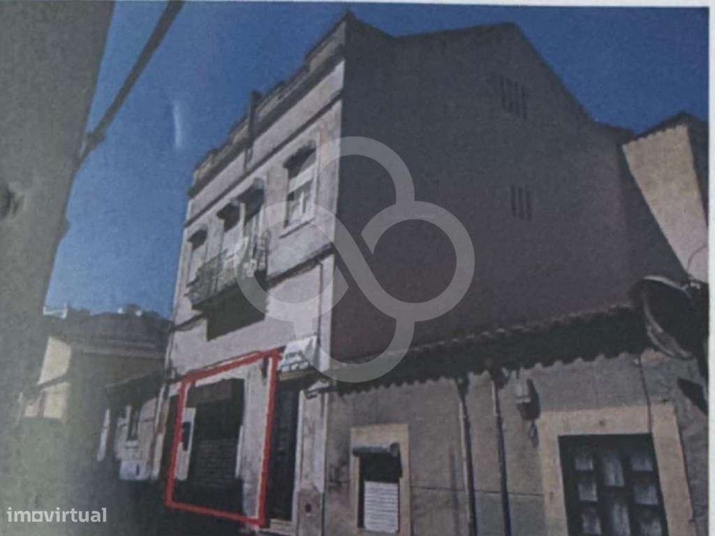 Prédio em propriedade total no centro de Vila Franca de Xira.-4