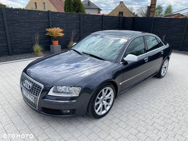 Audi A8 4.2 Quattro - 2