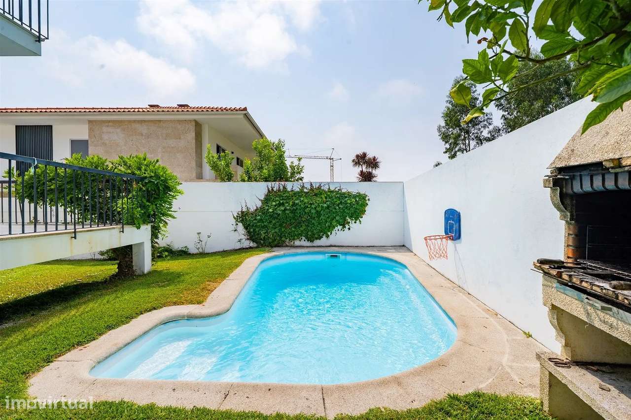 Moradia T4 com piscina nas Marinhas | Esposende-47