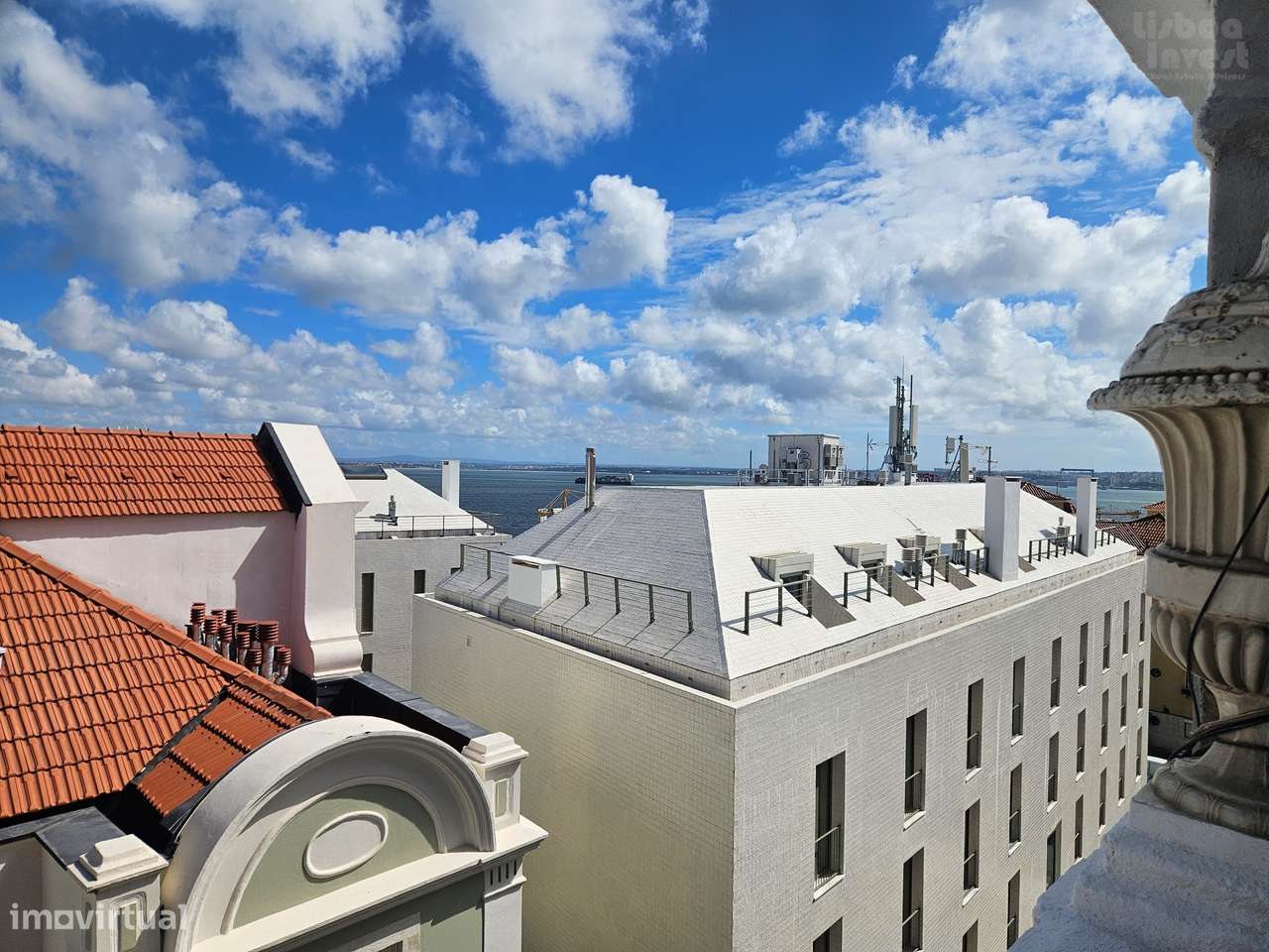 Vendo T2  remodelado em predio totalmente remodelado Terraço vista Rio-25