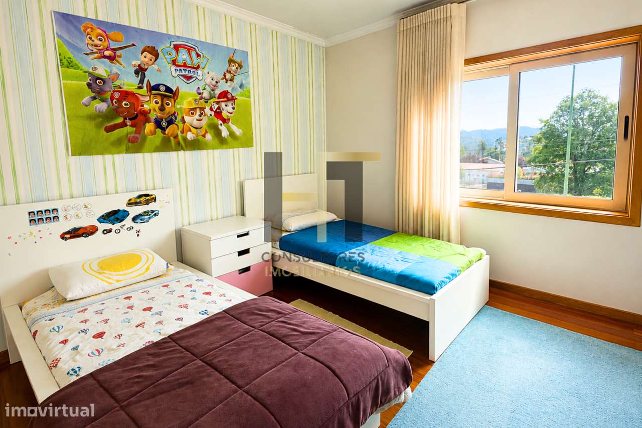 Moradia T3 | 4 Frentes | Piscina, Suite c/ Closet, Garagem 3 Carros |-20