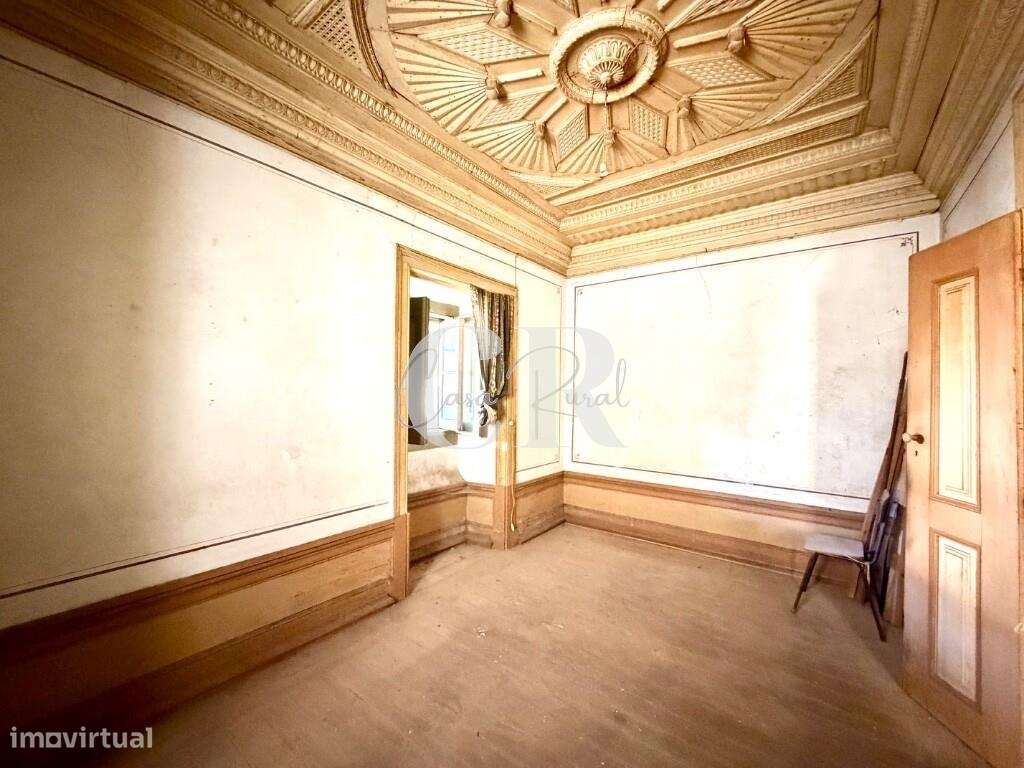 Moradia para recuperar no centro da vila de Figueiró dos Vinhos-8