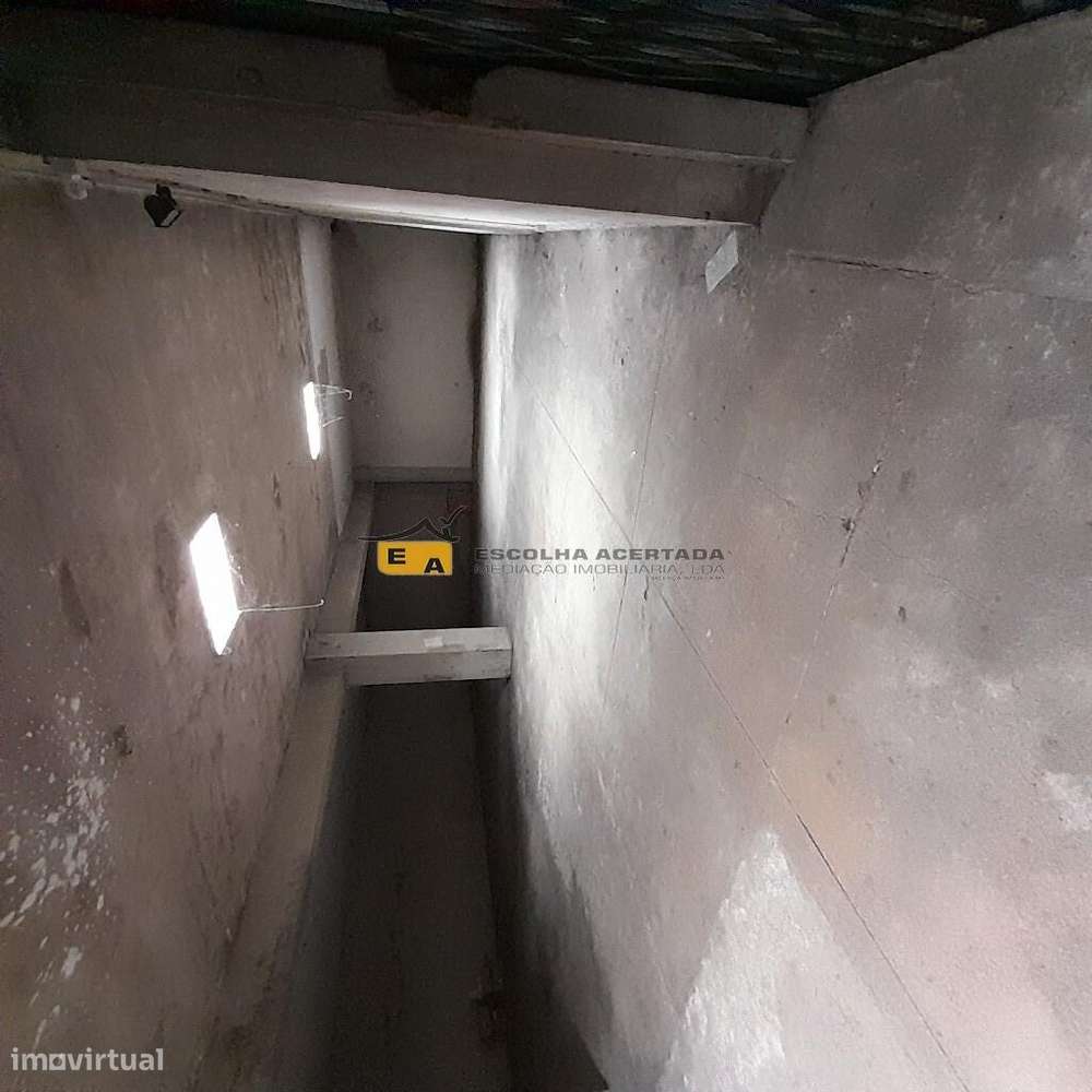 Loja e armazém Areosa ideal para clinica, ginásio, igreja ou serviços - Grande imagem: 5/29