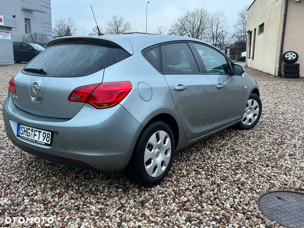 Opel Astra 1.6 150 Jahre - 4