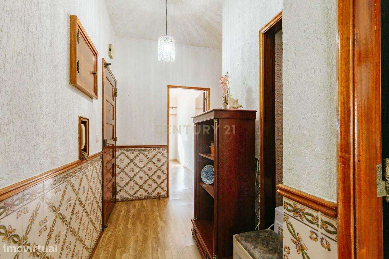 Apartamento T2 junto à estação da Amadora - Grande imagem: 2/22