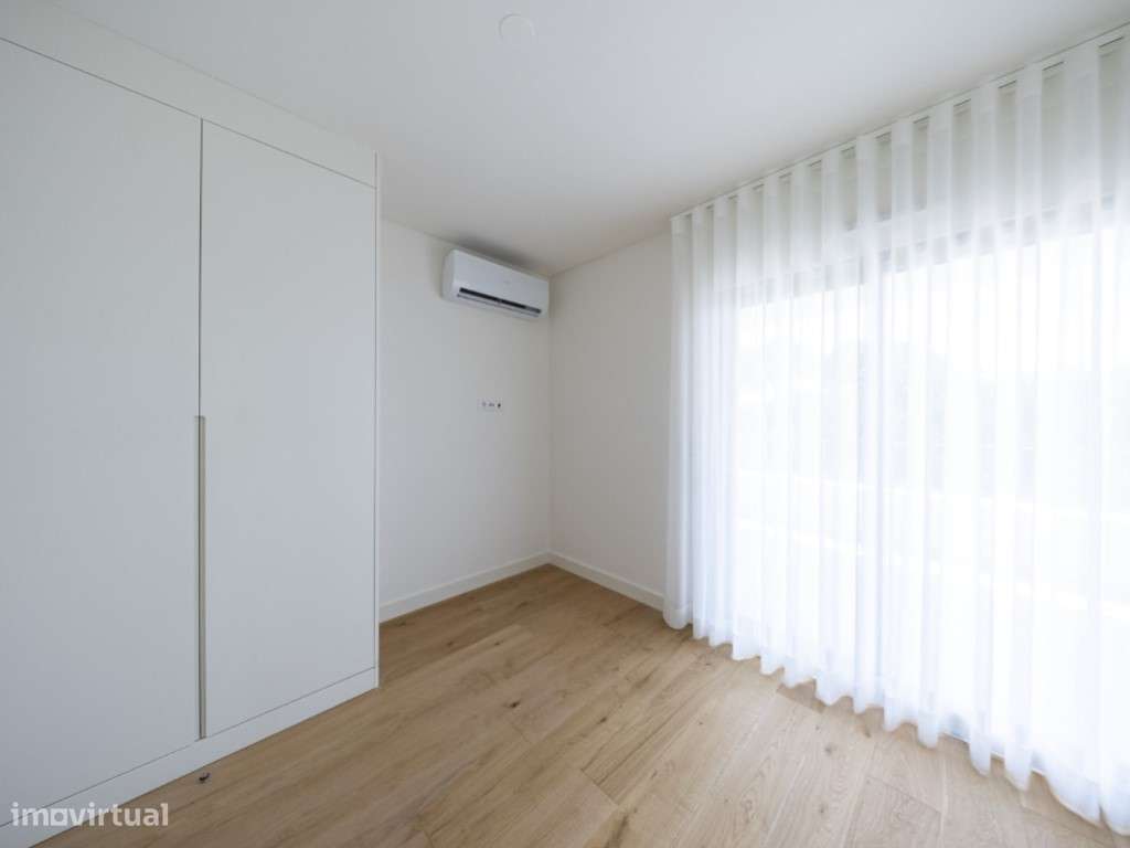 Apartamento T2 Novo no Seixal Baía com Terraço e Estacionamento-14