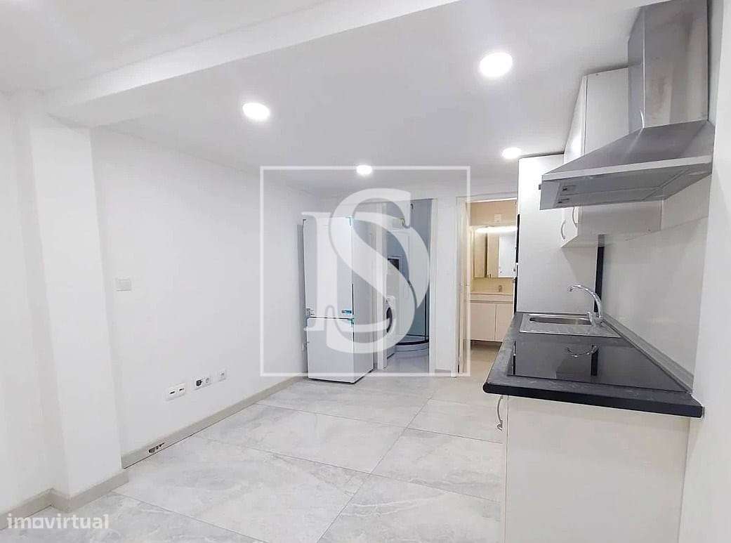 Loja transformada em T1 em Vale de Milhaços, Corroios - Grande imagem: 3/8