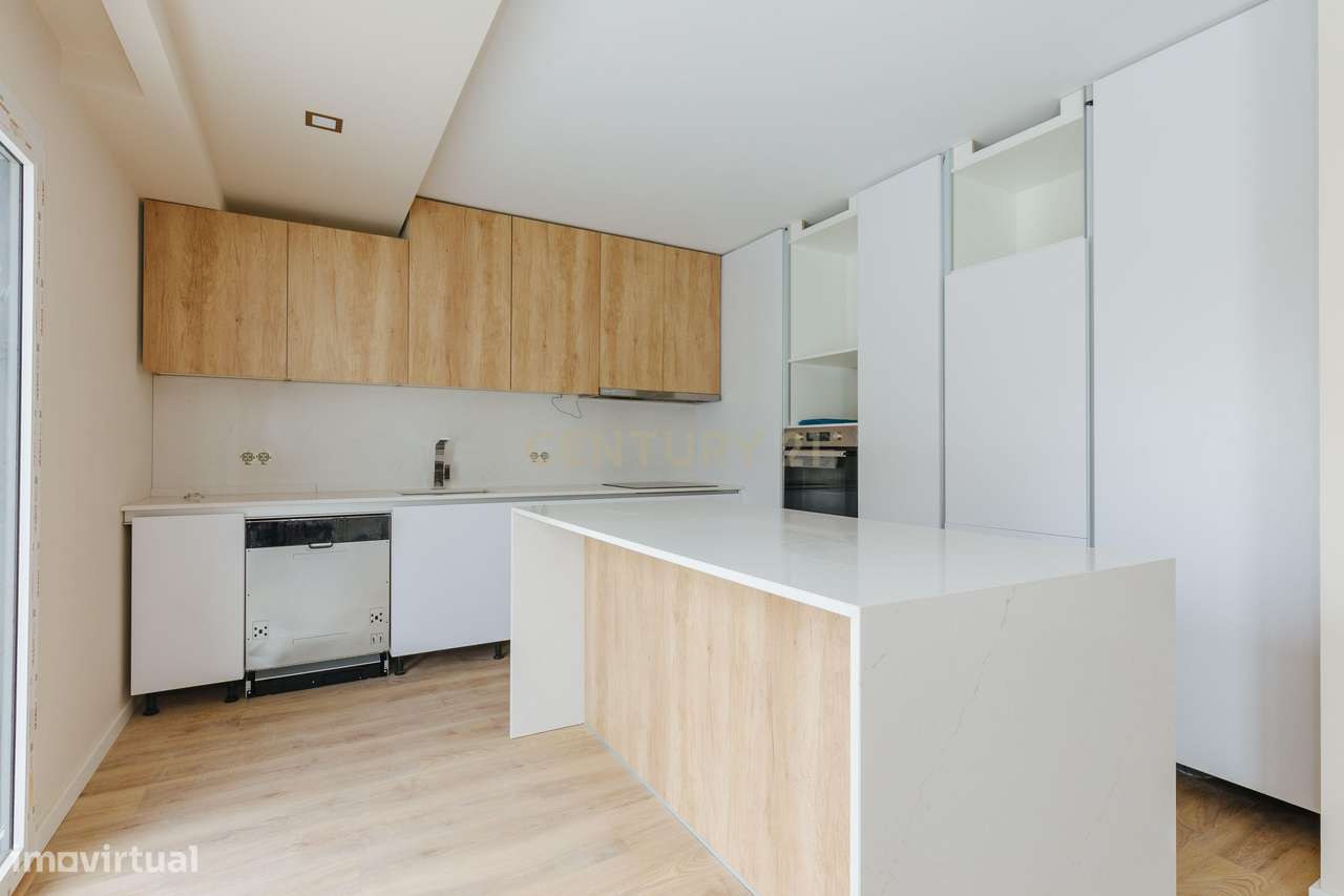 Apartamento T2 Novo com Vista Panorâmica em Loures-12