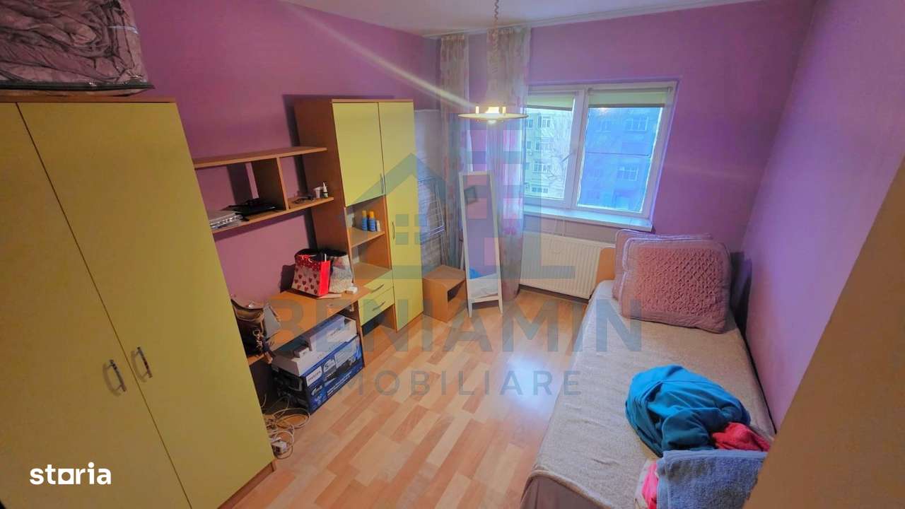 Apartament de vanzare 3 camere decomandat 1 Mai 72 mp-2