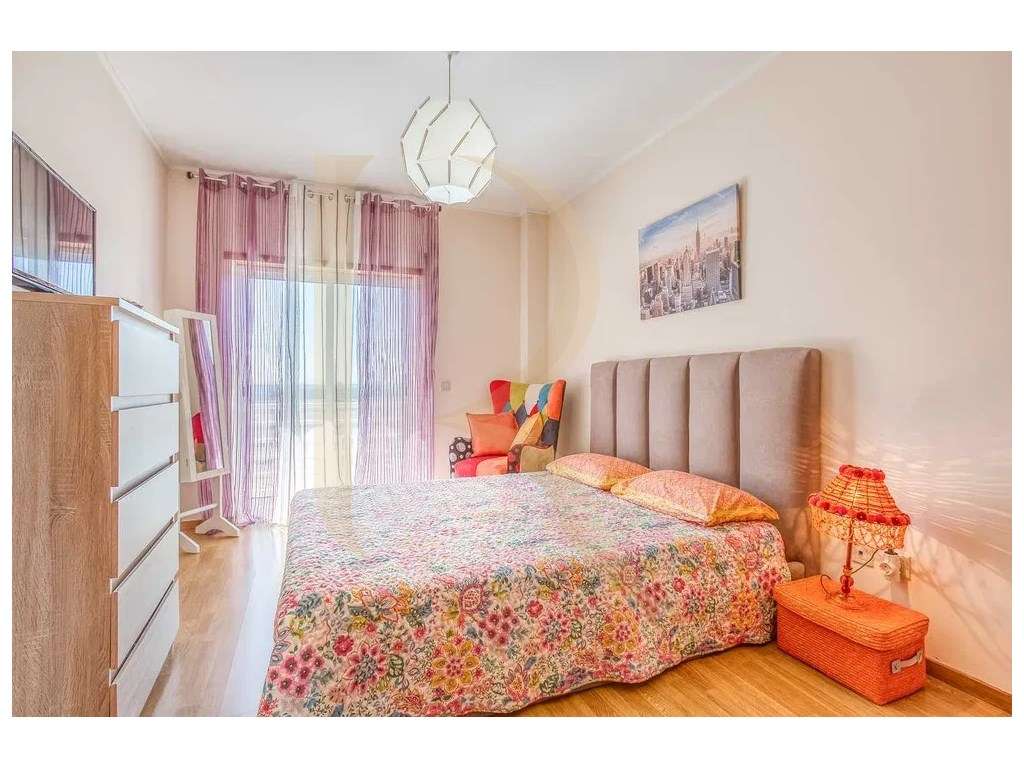 Apartamento T3 com parqueamento e arrecadação em Corroios - Grande imagem: 5/13