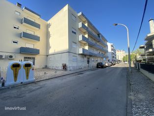 Apartamento T3 para remodelação no centro do Montijo