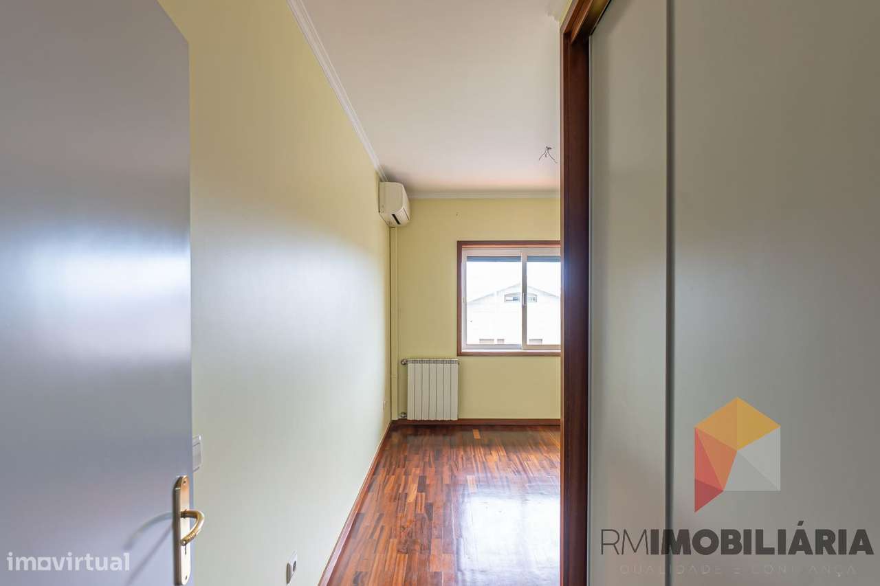 Moradia T4 em Fânzeres-36