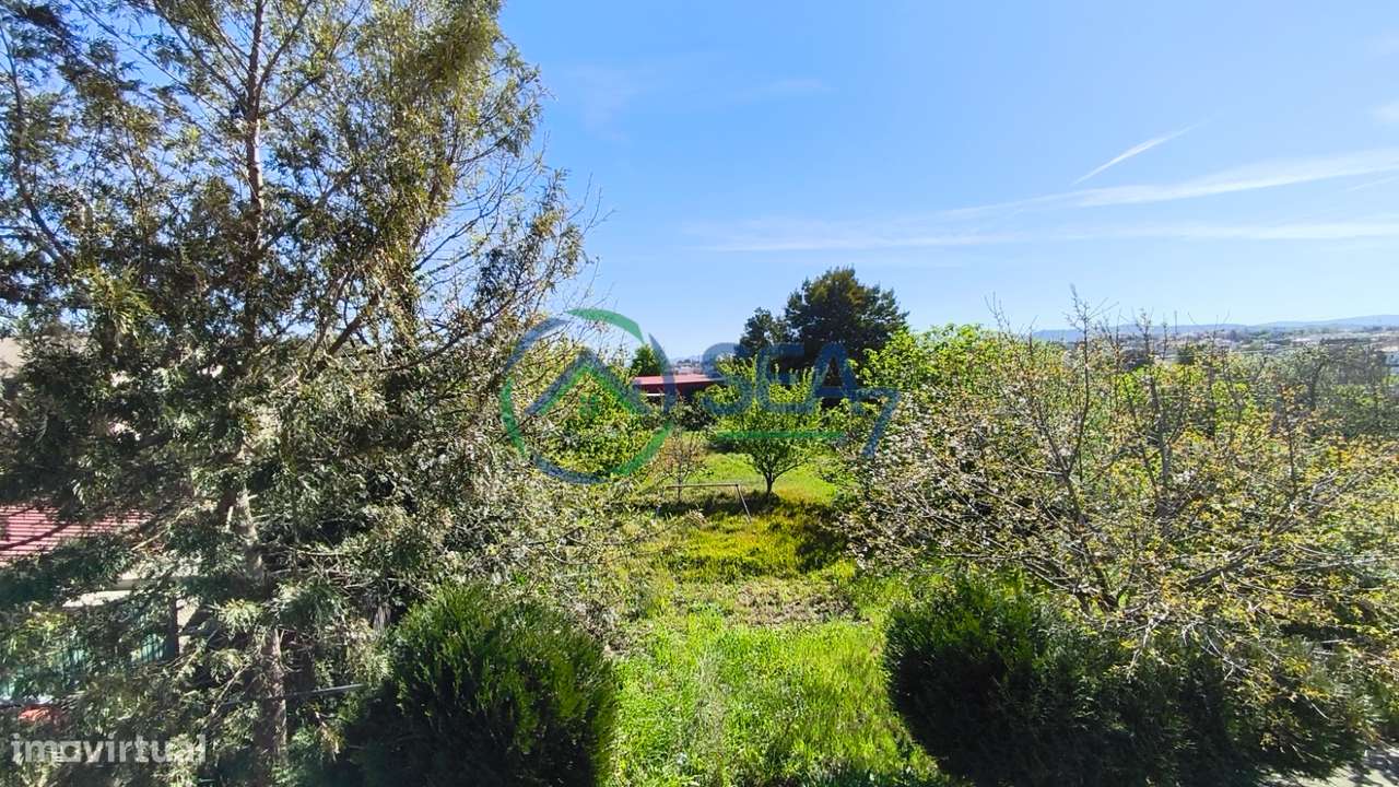 Moradia T6 com grande terreno, Meadela-39