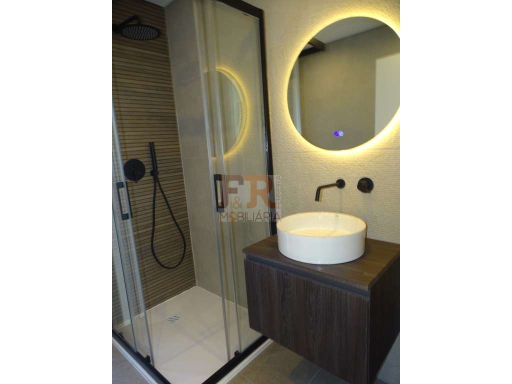 PRONTA!! Moradia Duplex T4 com Garagem, Quinta das laranjeiras Fern...-12