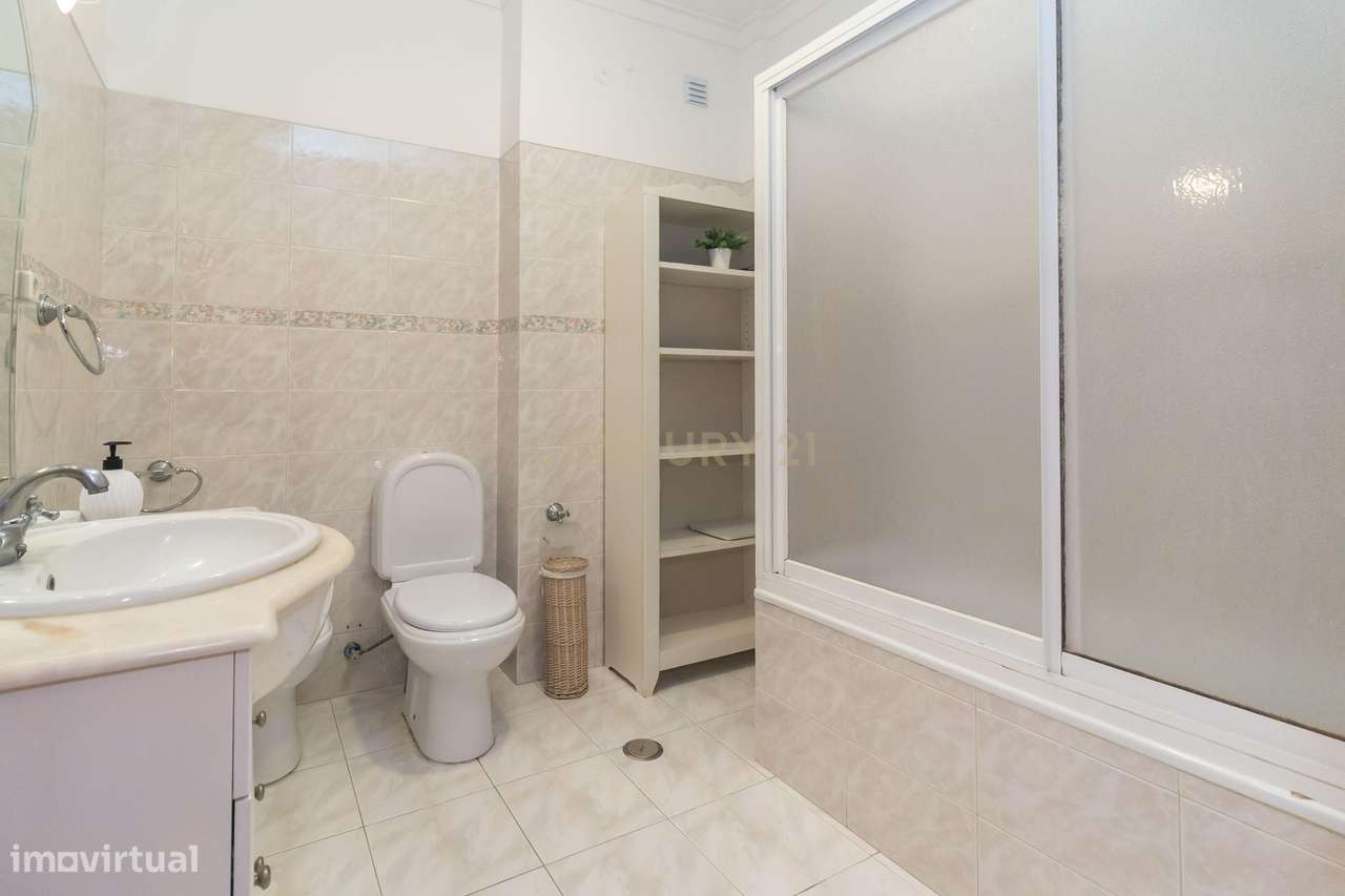 Apartamento T2 com Parqueamento, Elevador, Pronto a Habitar – Uma Opor-36