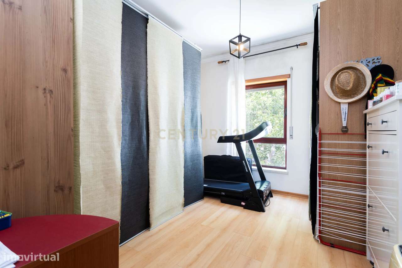 Apartamento T3 com Varanda em Barreiro - Oportunidade Única-10