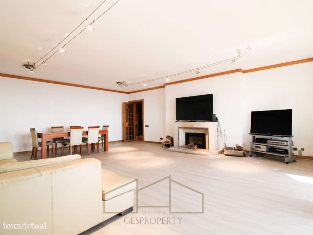 Apartamento T4 nas Torres das Amoreiras-12