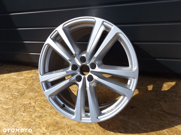 FELGA ALUMINIOWA AUDI E9.0Jx20H2 ET33 5x112 4M0 - 2