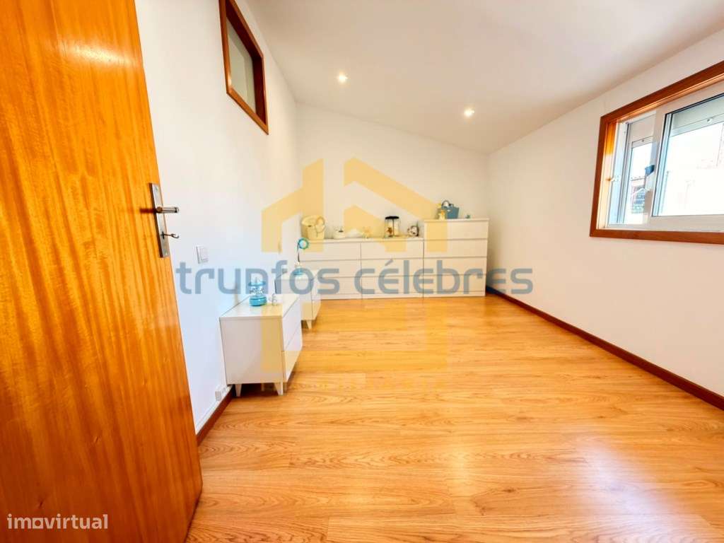 *Moradia T3+1 Renovada | Terraço Privativo | A 600 m da Praia e 400...-16