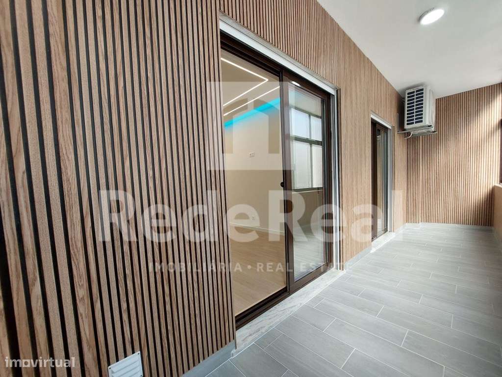 Apartamento T2 +1 em frente ao mar com estacionamento - Grande imagem: 4/24