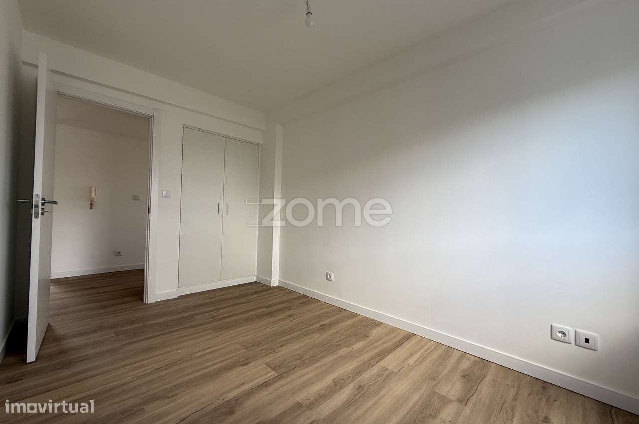 Apartamento T2 renovado no Paim.-18