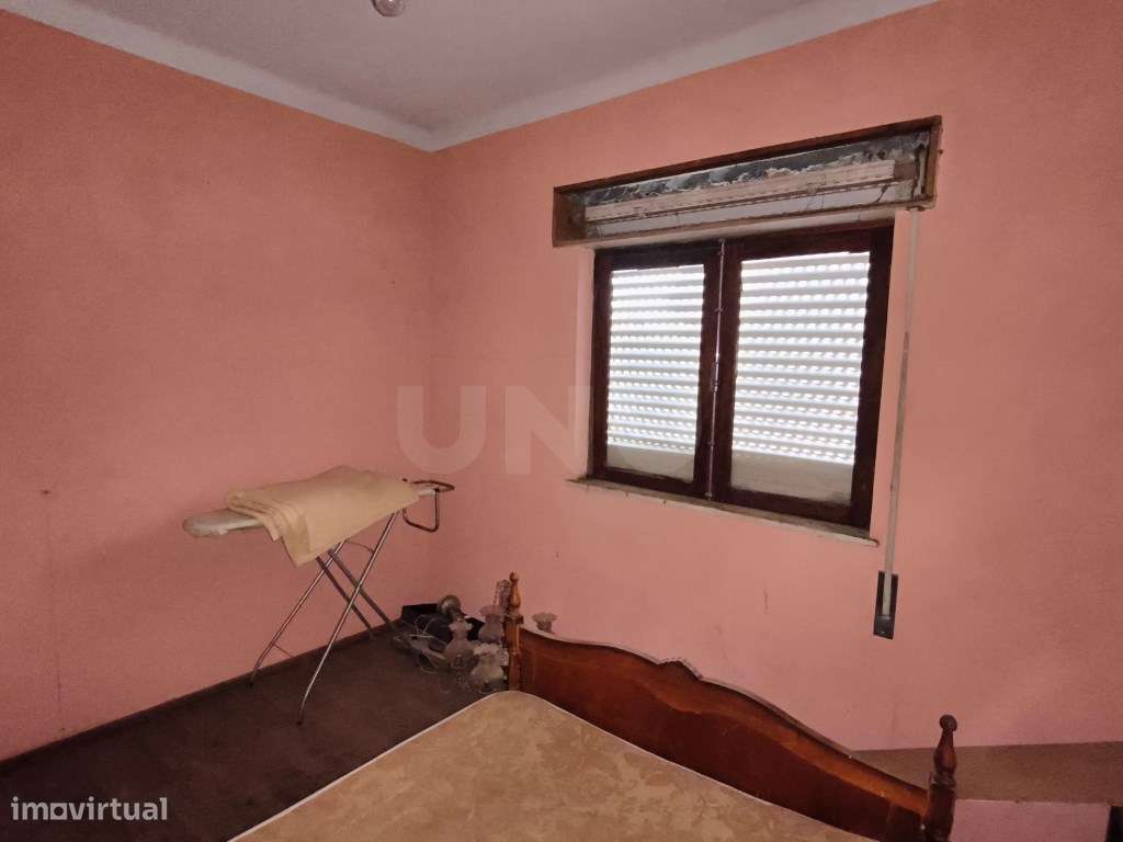 Oportunidade absolutamente imperdível - Moradia com parte renovada ...-24