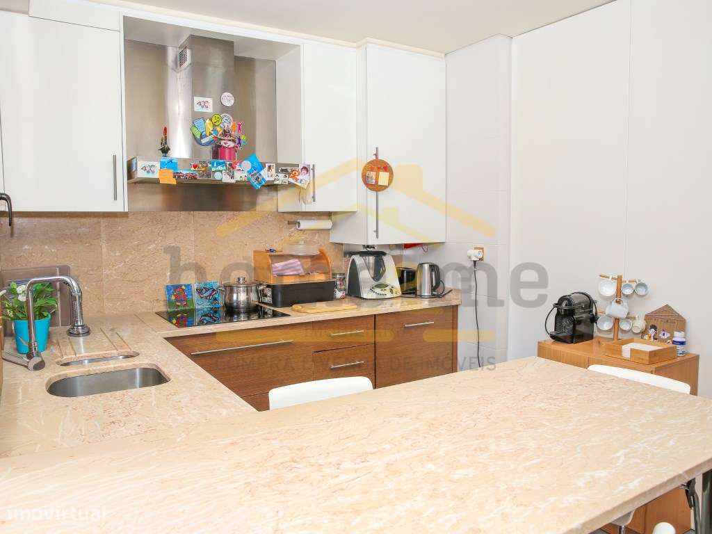Fantástico Apartamento T3 com box e generosas áreas-5