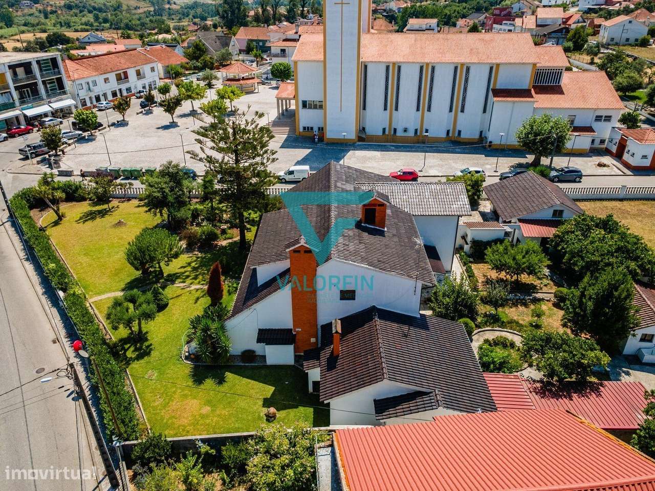 MORADIA T9 com 2.500m² de Terreno no Centro de Vermoil | Pombal-5