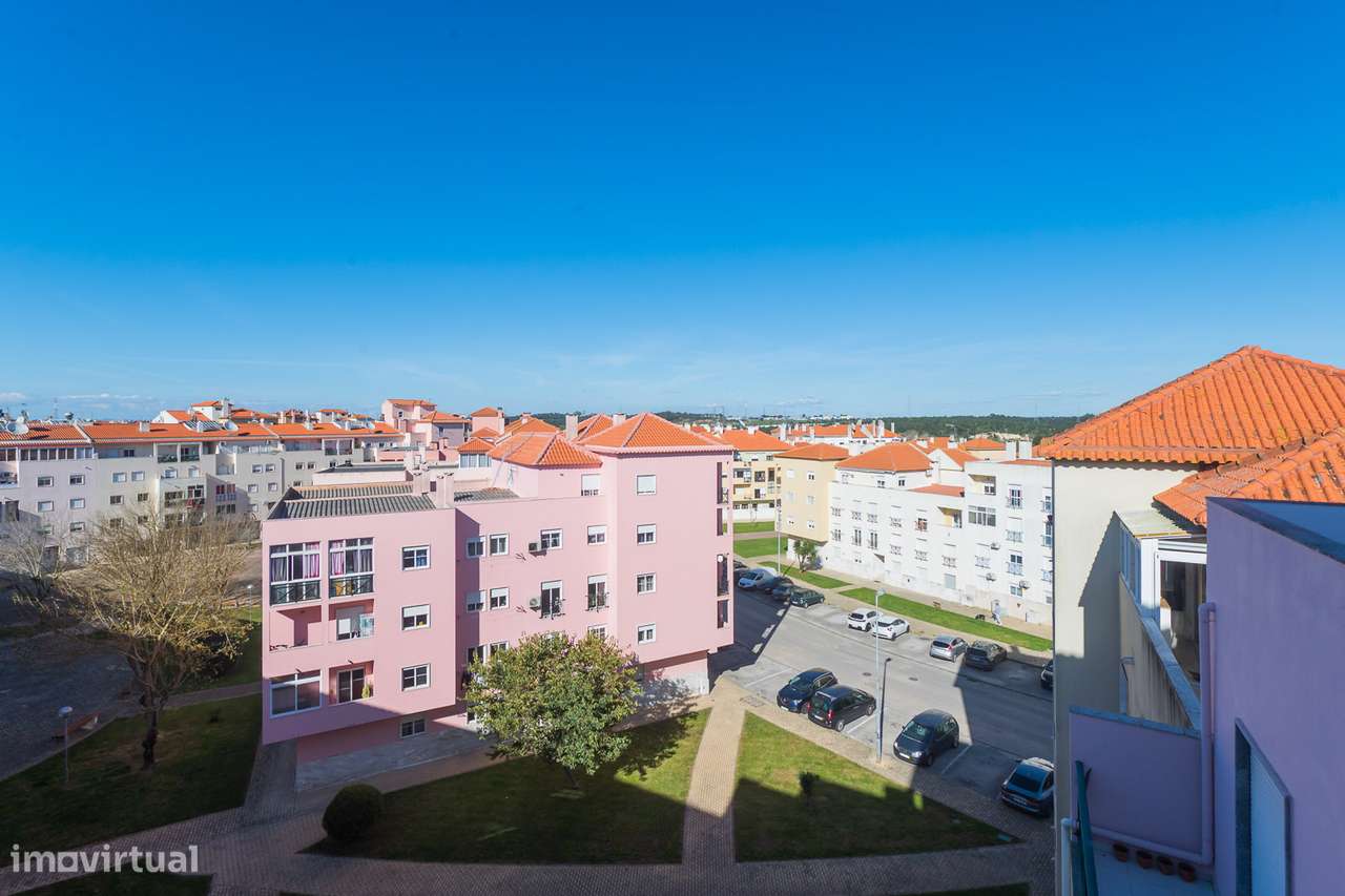 Apartamento T2 na Quinta do Conde com areas de 136m2-56