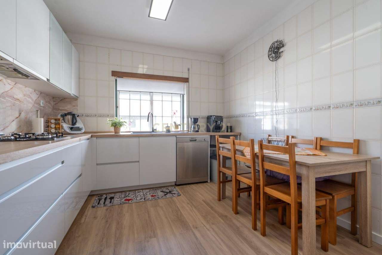 Apartamento T2 Remodelado - C/ garagem e arrumo - Grande imagem: 5/26