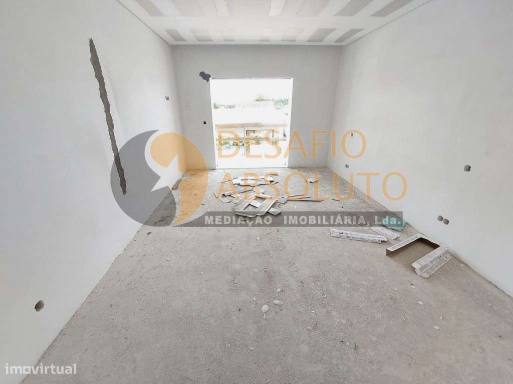Moradia Geminada Duplex T3. Redondos, Fernão Ferro-13