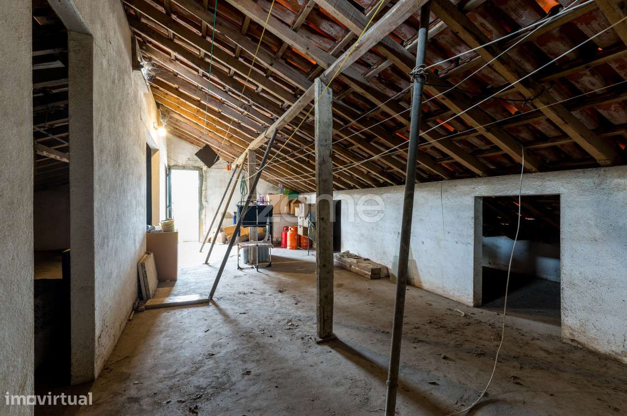 Moradia T4 c/ garagem e 435m2 de terreno - Famões-27