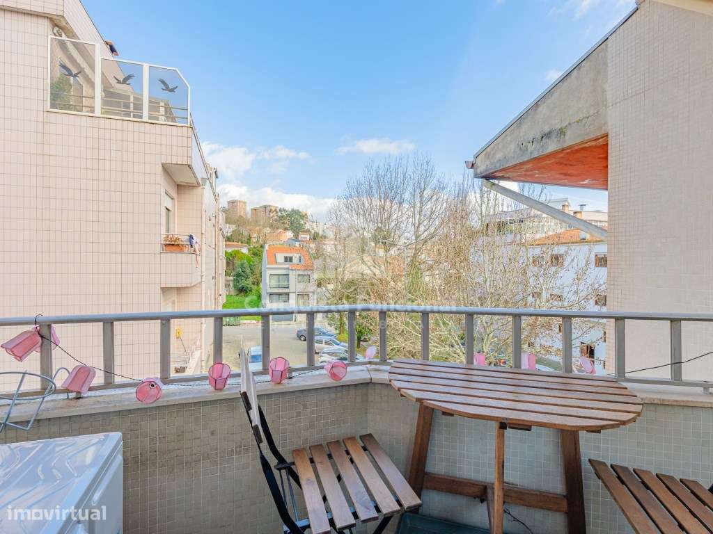 Apartamento T3 situado na zona de Mafamude-14