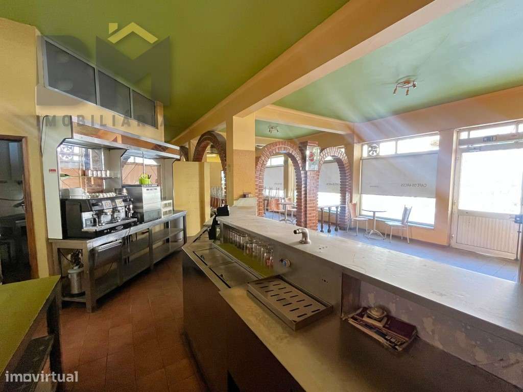 Espaço Comercial com Montras e Excelente Visibilidade em Zona Resid... - Grande imagem: 5/12