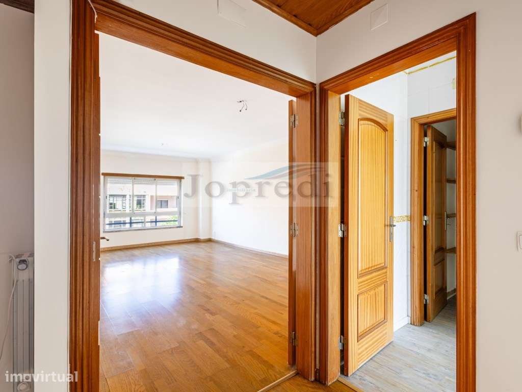 Apartamento T3 com 2 garagens em Box e 1 arrecadação-4
