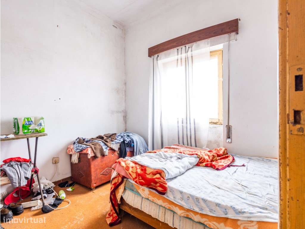 Moradia T3 com espaço exterior, bons acessos e excelente localização.-13