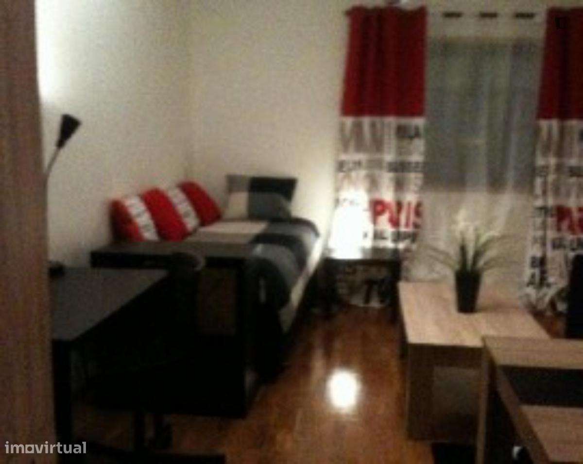 Quarto - localizado em Pedrouços Porto - Grande imagem: 2/10
