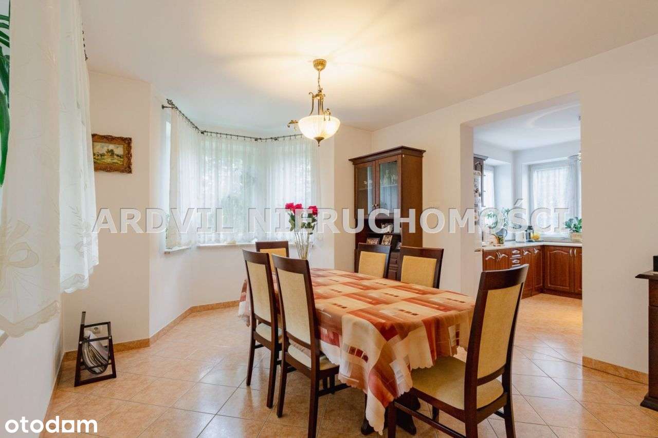 Solidny przestrony dom-4