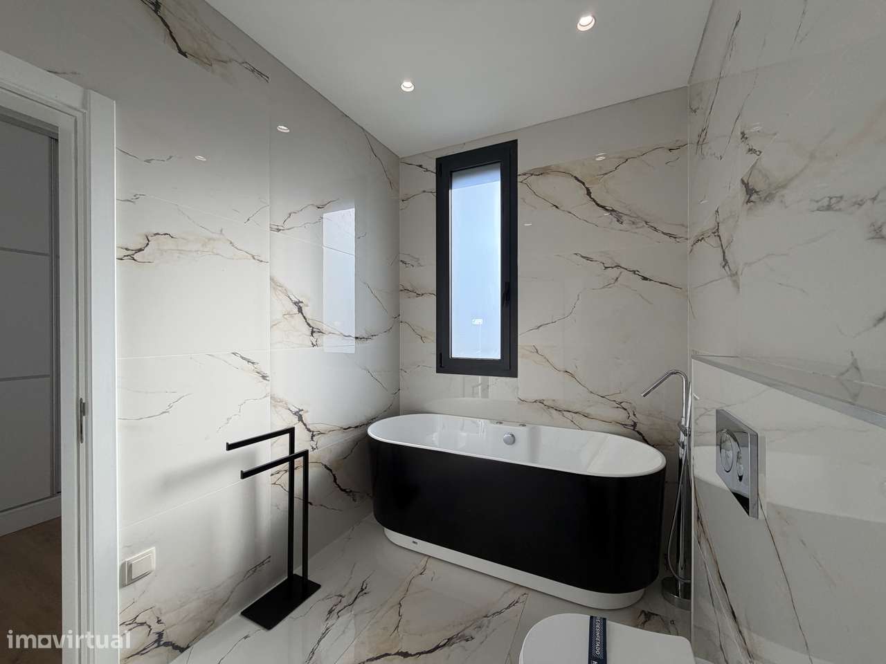 Moradia T4 NOVA com box e piscina-31