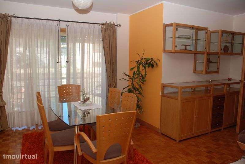 T2 Mobilado com Garagem 2 viaturas e Elevador – Rua de Camões, Porto - Grande imagem: 5/12
