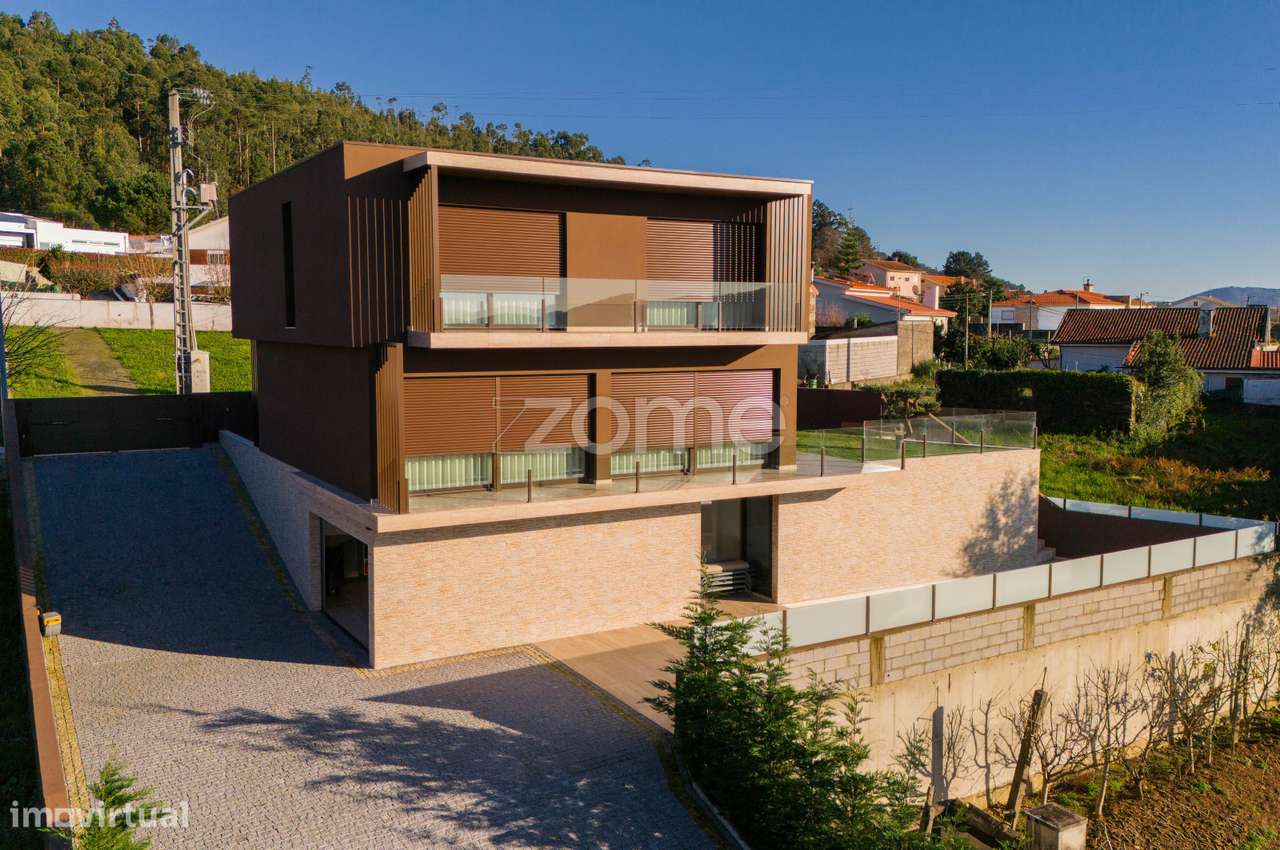 Moradia T3 Individual Com Piscina Cabreiros Braga
