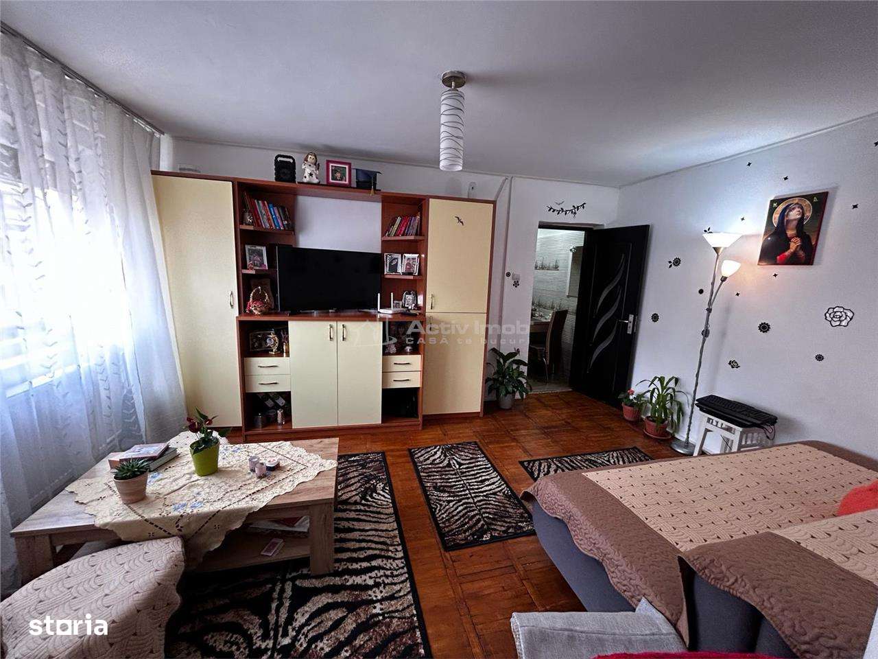 Resita, 2 Cam. Conf.2, Semidecom.,  Zona Comisariat - Imagine principală: 2/20
