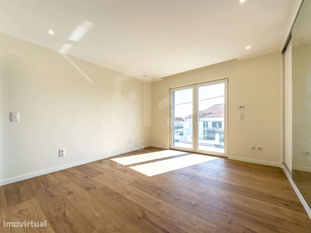 Vende Moradia T4 - Santa Cruz 5 km, A Casa das Casas-15