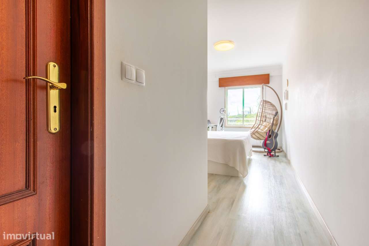 Santa Marta do Pinhal/Corroios-Apartamento de 3 assoalhadas-remodelado-9