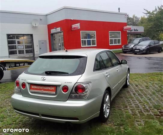 Lexus IS 300 Sport Cross - 31