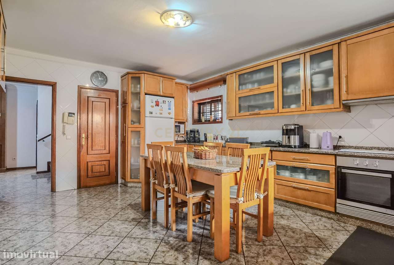 Moradia 4 frentes, T4 em Paiço, Lavra-10