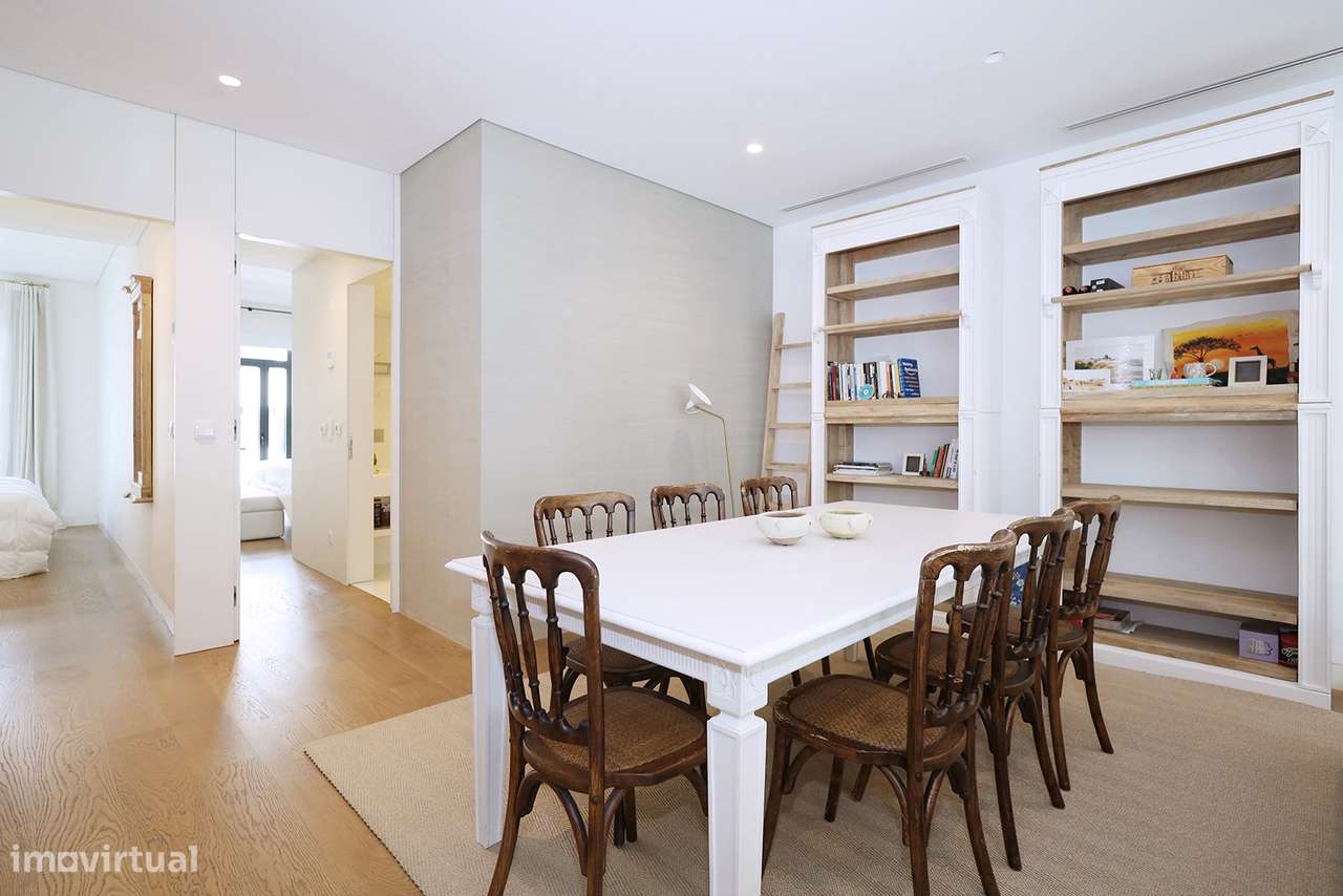 Apartamento T2 - Junto à Av. Liberdade - Totalmente Mobilado - Garagem-9