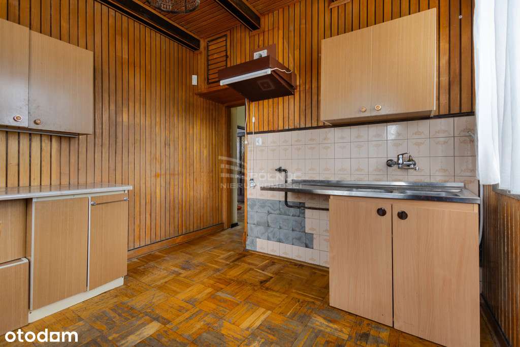 Unikalny, Duży Dom w Bliskiej Odległości od PKP-17