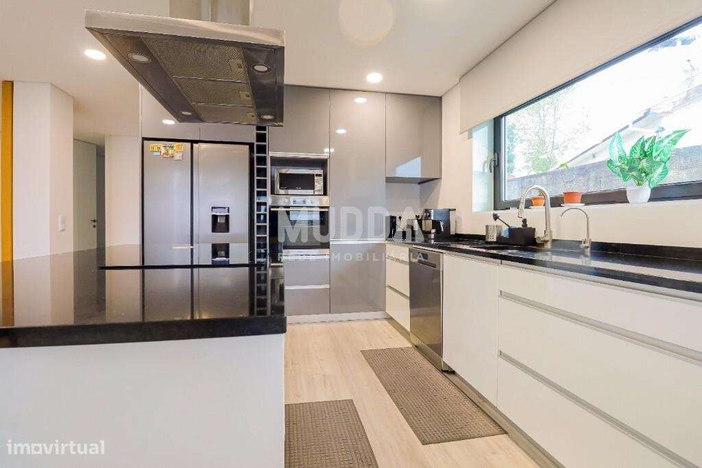 Moradia T3 térrea, independente, localização privilegiada, perto de tu - Grande imagem: 2/15